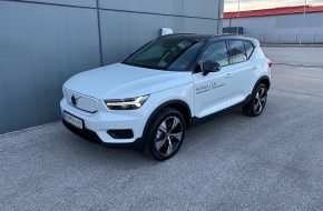 Volvo XC40 P6 Recharge Plus bei Autohaus L.E.B in 
